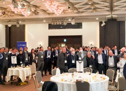 「若き血」の斉唱